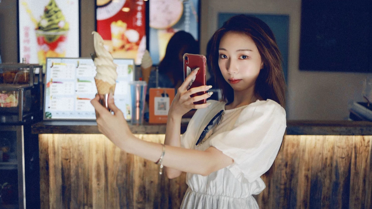 在十月初五馬路的盡頭，我找到救贖