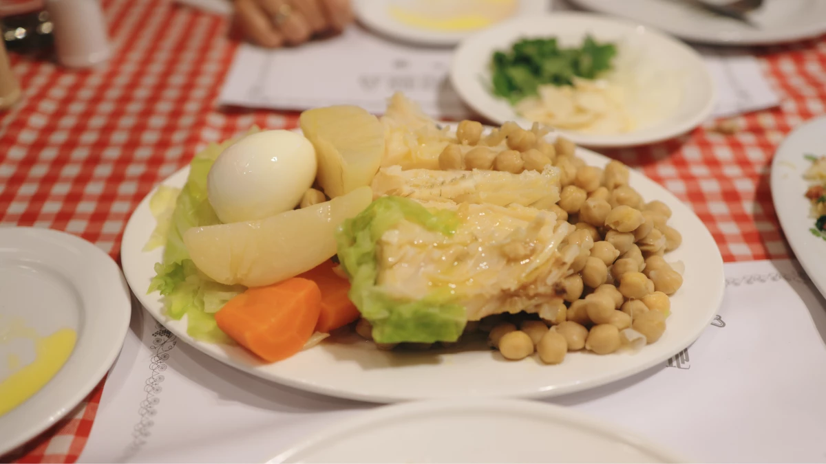 這家葡國餐，遊客很少，本地人很多