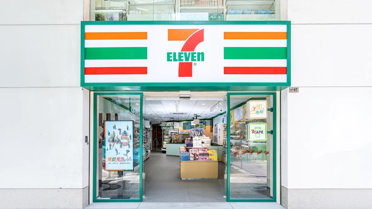 Yoliving觀察｜便利店不再只賣便利：澳門首間7-Eleven概念店把潮玩、卡牌與鮮食放進同一空間